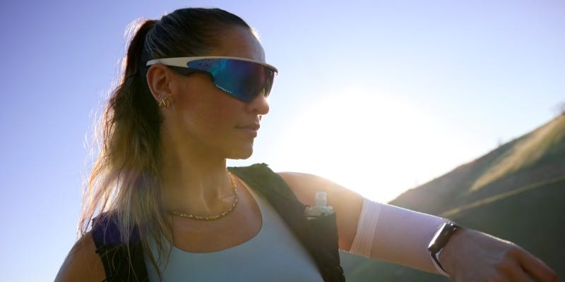 Lunettes connectées Oakley Meta Vanguard portées lors d'un effort sportif